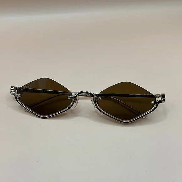 Gucci GG Upside Down Geometrical Sunglasses in Gold - Picture 3 of 9